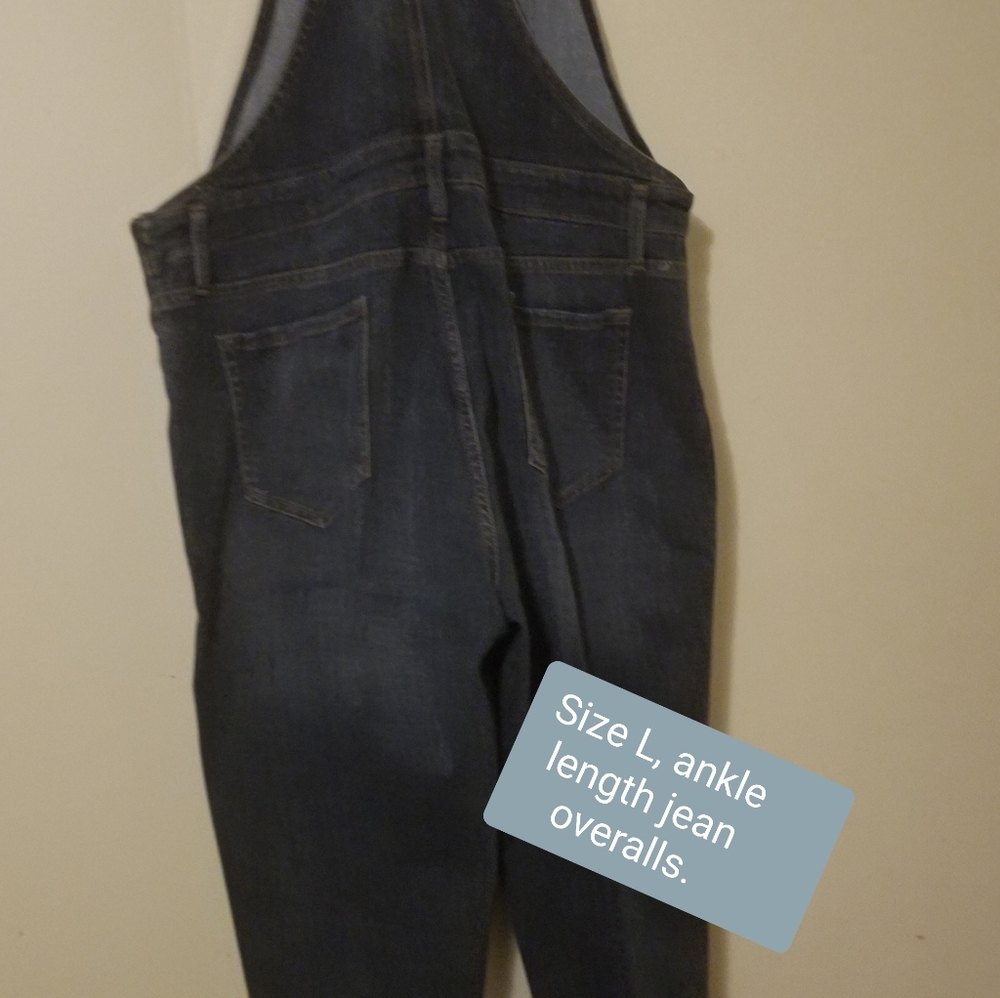 Clothes - Picture 4 of 9